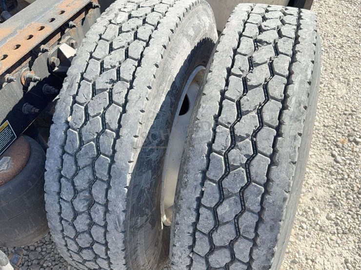 2017-peterbilt-579-image-22