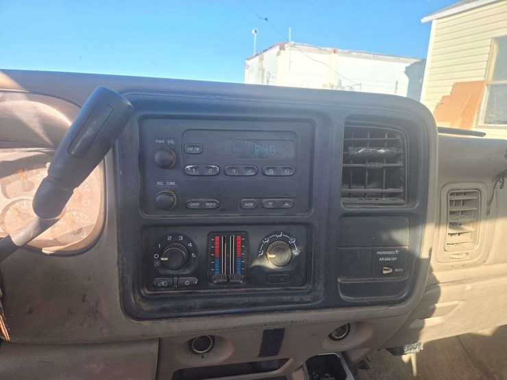 2004-gmc-sierra-2500-image-13
