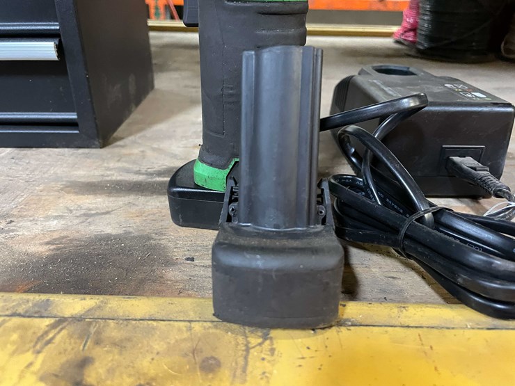 #8541-•-snap-on-3/8"-power-ratchet-wrench-with-batteries-and-charger-(pr12)-image-6