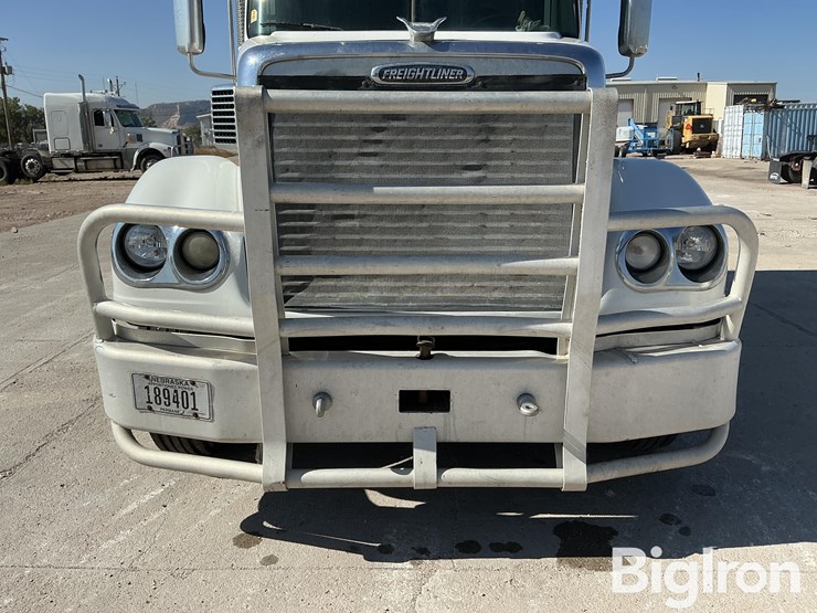 2016-freightliner-coronado-132-image-12