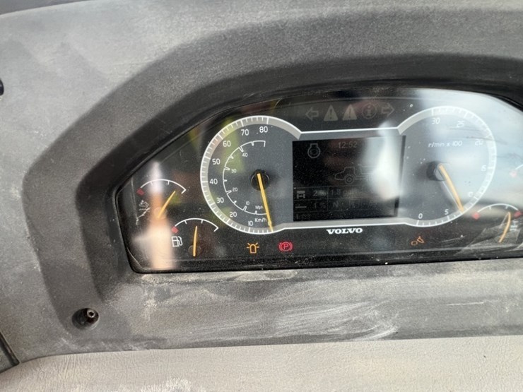 2021-volvo-a60h-image-37