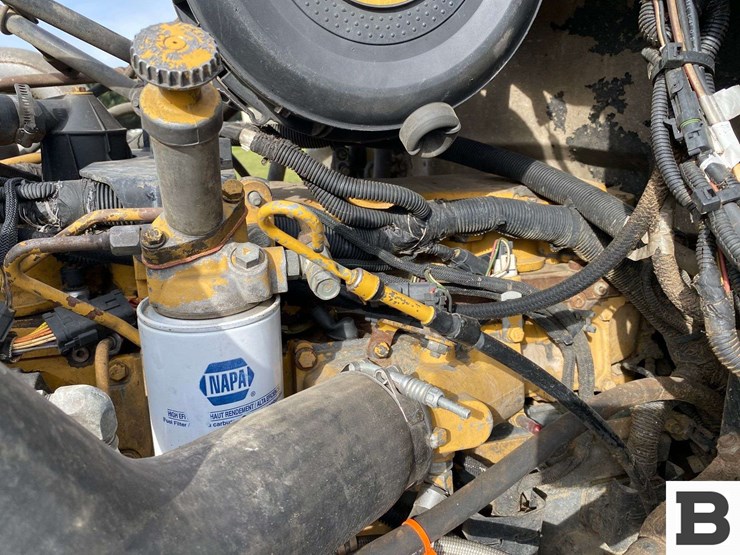 2003-peterbilt-330-image-32