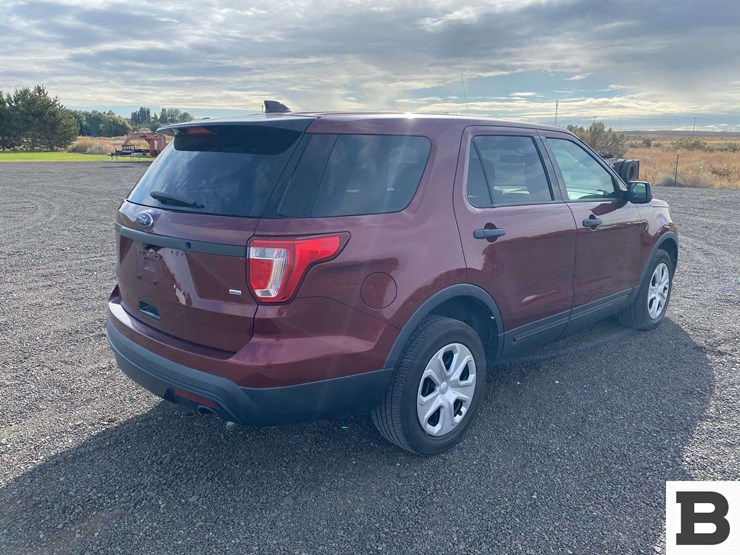 2016-ford-explorer-image-6