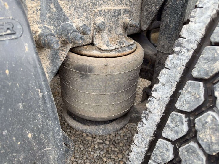 2012-freightliner-cascadia-113-image-30