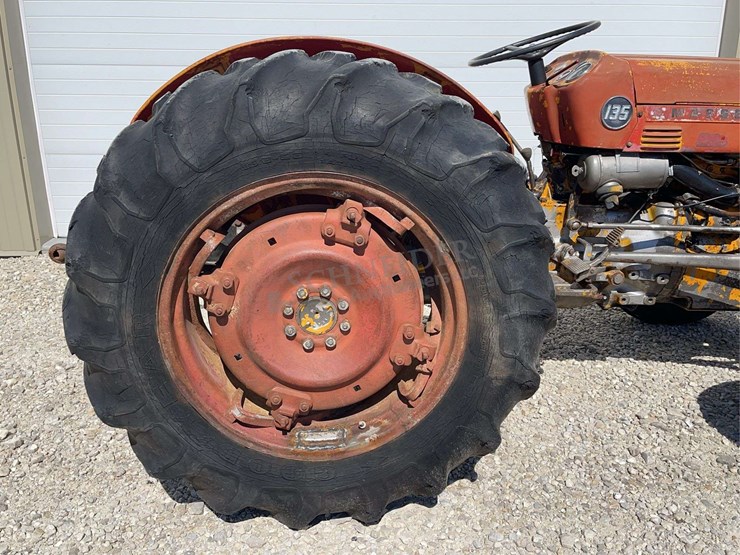 massey-ferguson-135-image-23
