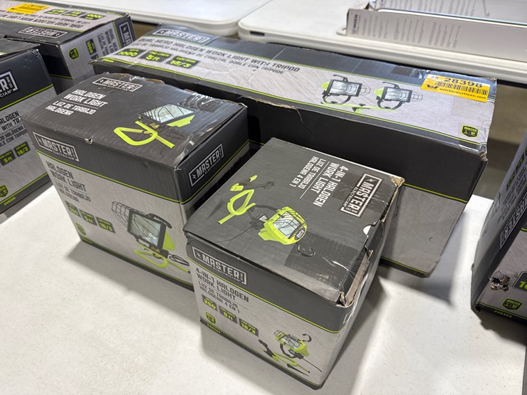 #28398-•-lot-of-master-electrician-halogen-work-lights-&-tripod-image-1