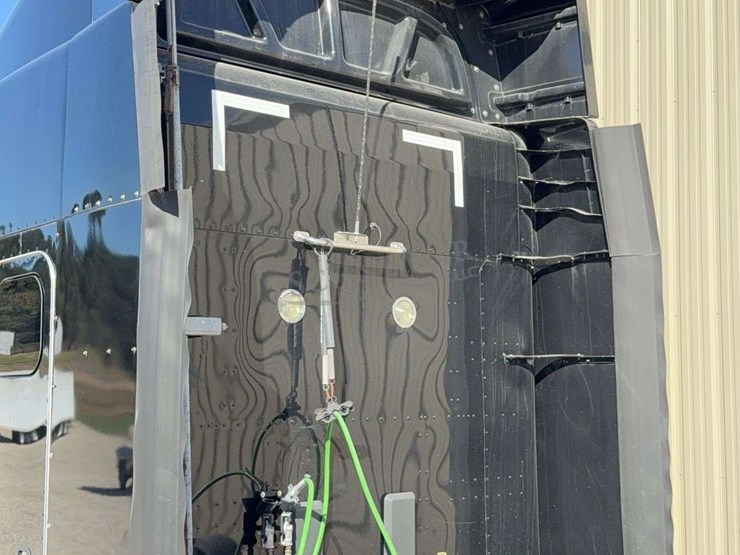 2017-peterbilt-579-image-98