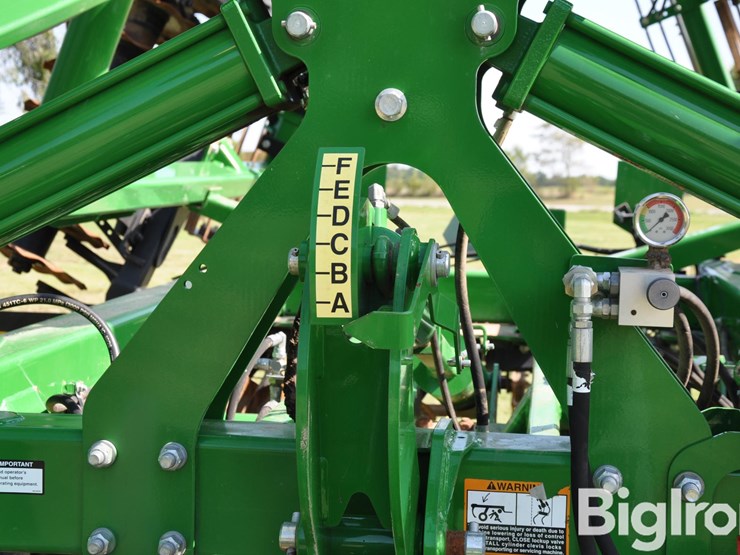 2015-john-deere-2623vt-image-20