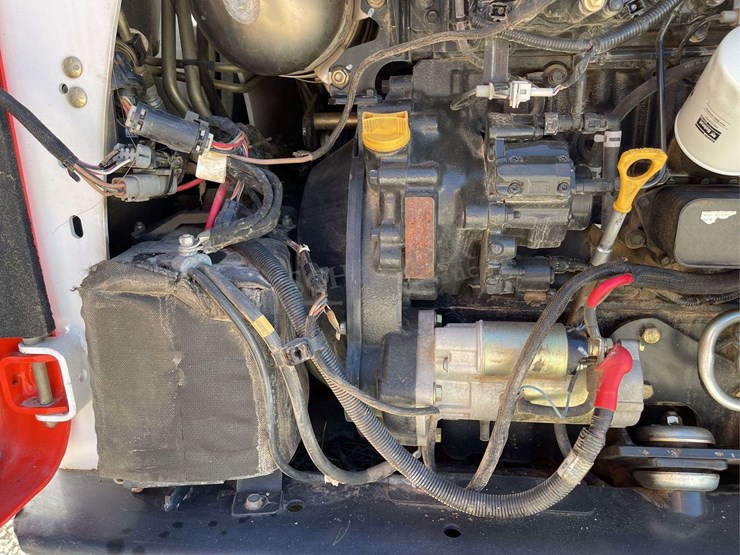 2016-bobcat-t750-image-27