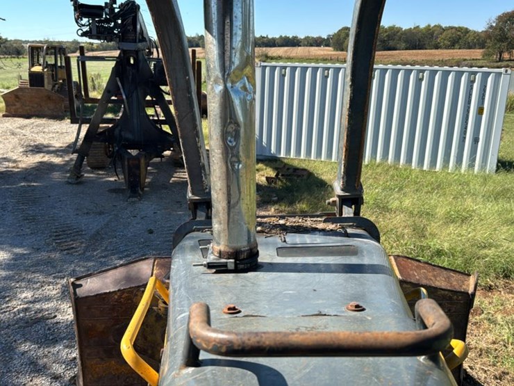 2008-deere-750j-xlt-image-37