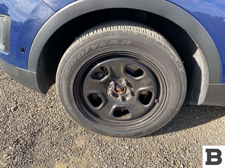 2016-ford-explorer-image-12