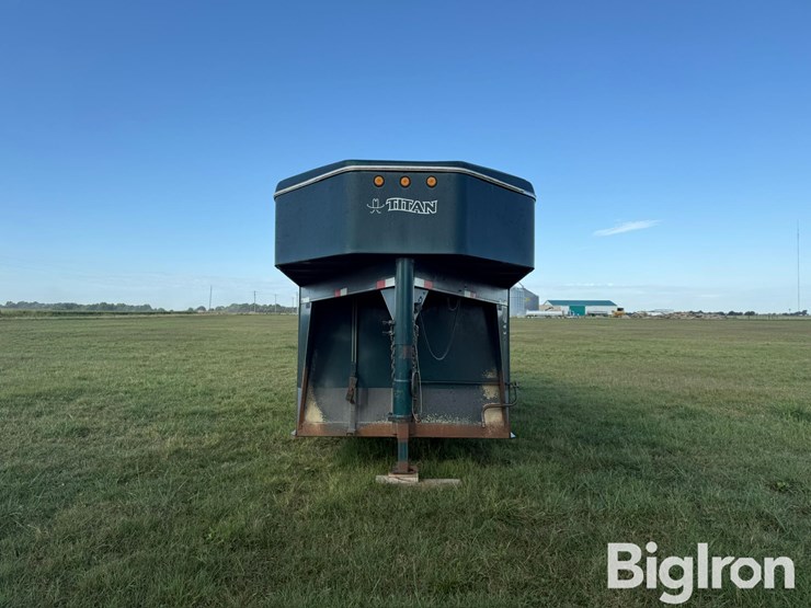 2000-titan-trailer-image-2