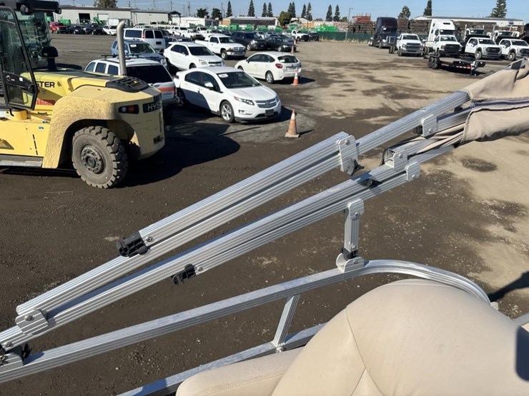 2011-unknown-trailer-image-23