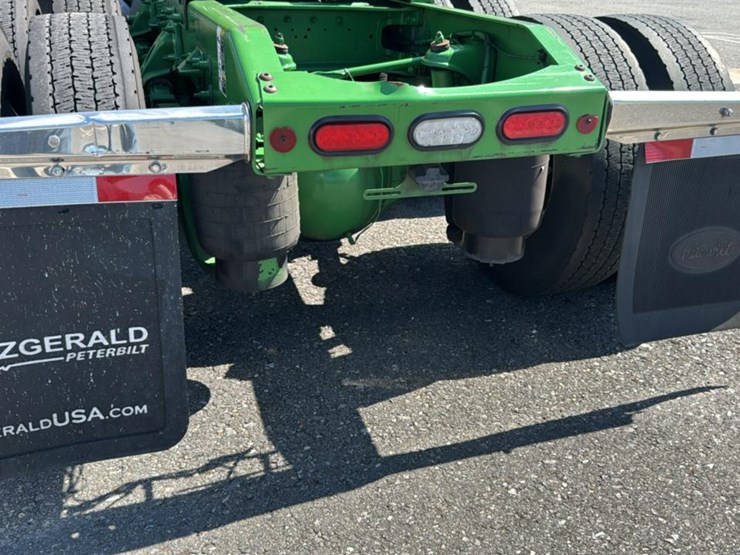 2023-peterbilt-579-image-42