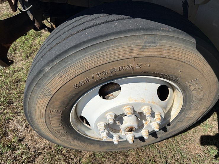 2013-international-durastar-4300-image-10