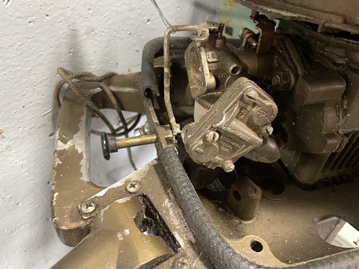 #8522-•-clinton-engine-outboard-motor-(cw)-image-3