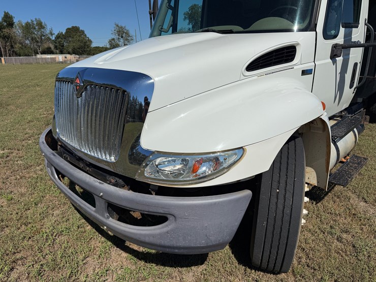 2013-international-durastar-4300-image-9
