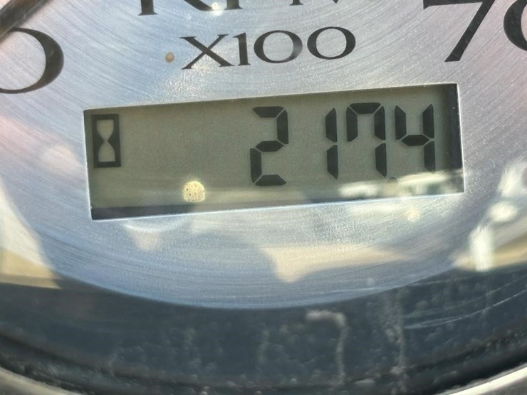 2011-unknown-trailer-image-37