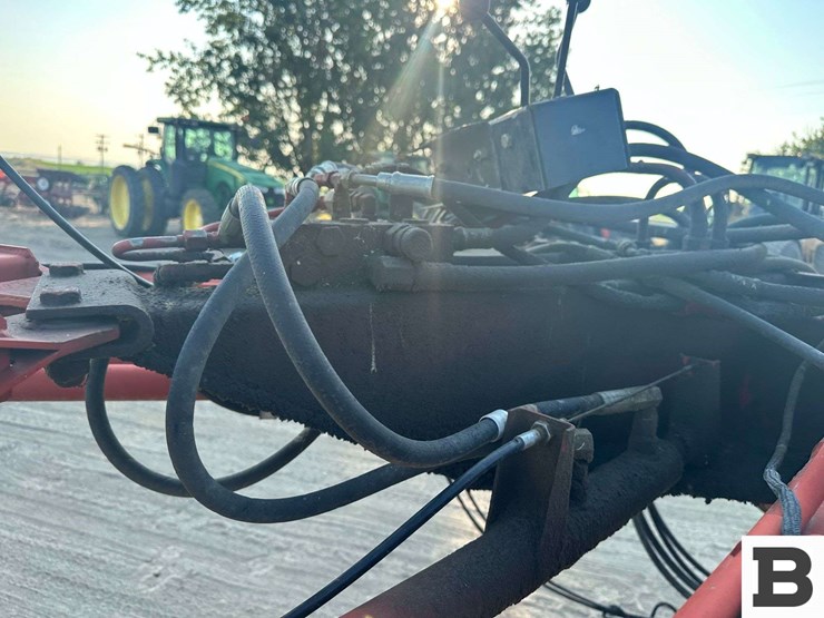 new-holland-216-image-28