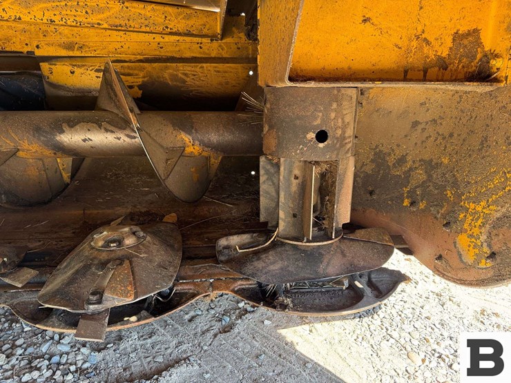 2013-new-holland-h8080-image-11