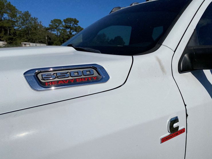 #19-•-#117-•-2020-ram-5500-rolloff-truck-image-12