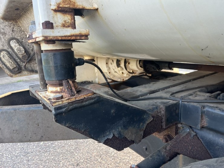 2011-international-7600-image-73