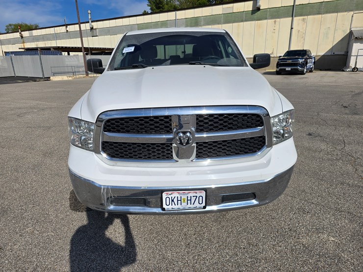 2020-ram-1500-classic-image-27