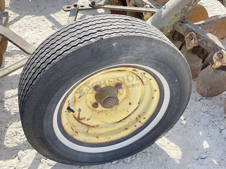 john-deere-10-image-15