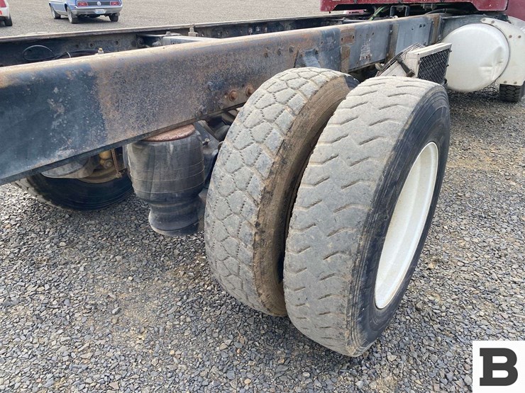 2003-peterbilt-330-image-22