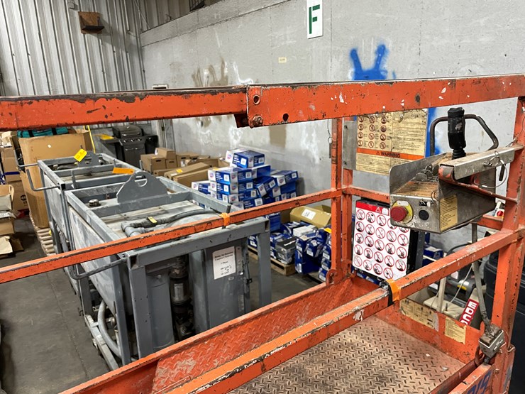 #1382-•-19'-scissor-lift-(f)-image-16