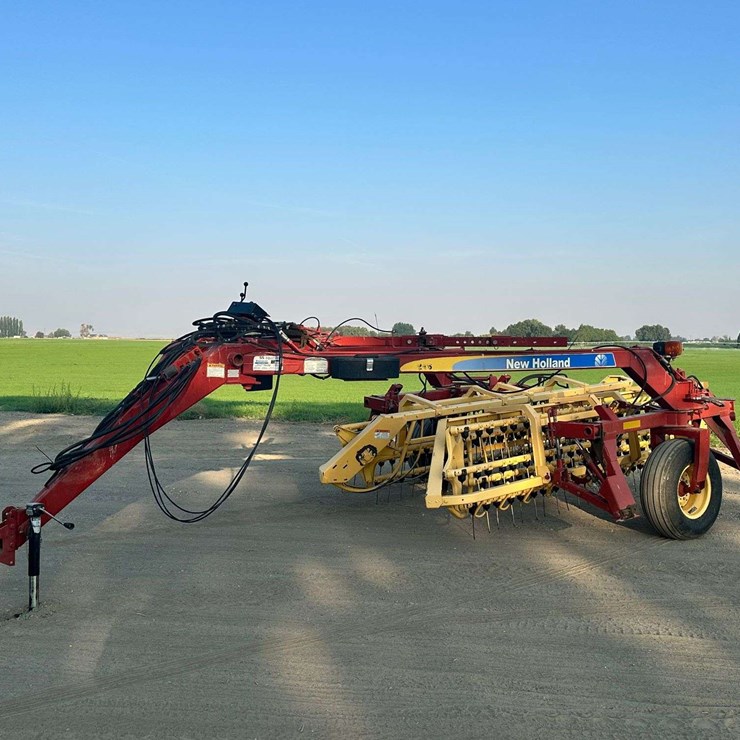 NEW HOLLAND 216
