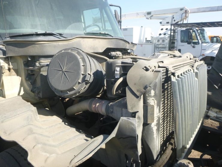 2003-international-7400-image-15