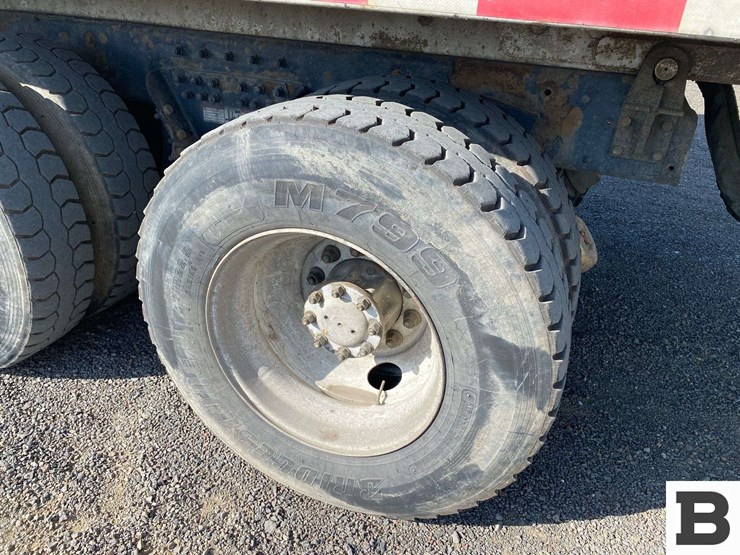 2006-peterbilt-320-image-26