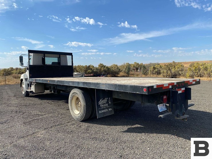 2014-hino-268-image-3