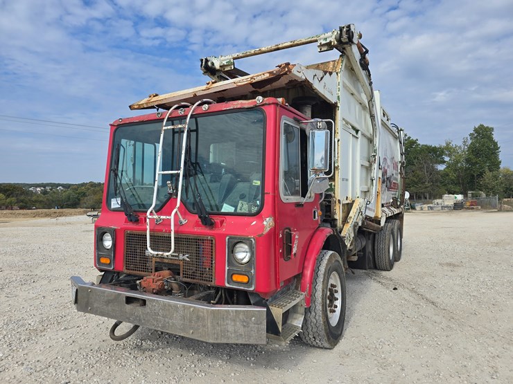 1996-mack-mr688s-image-1