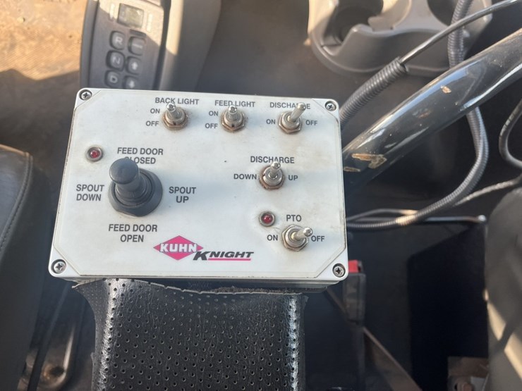 2011-international-7600-image-122