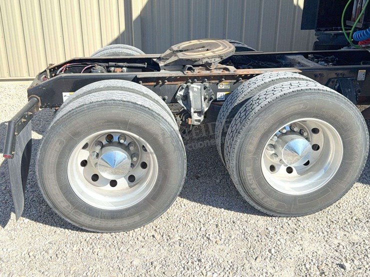 2017-peterbilt-579-image-20