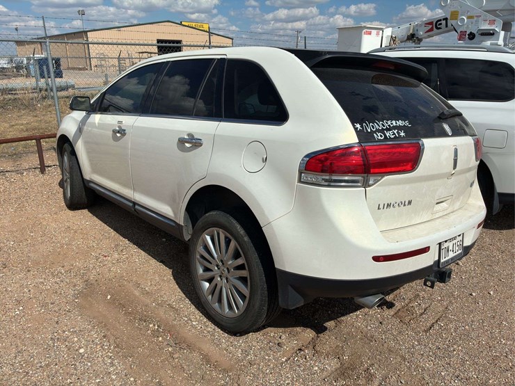 2013-lincoln-mkx-image-5