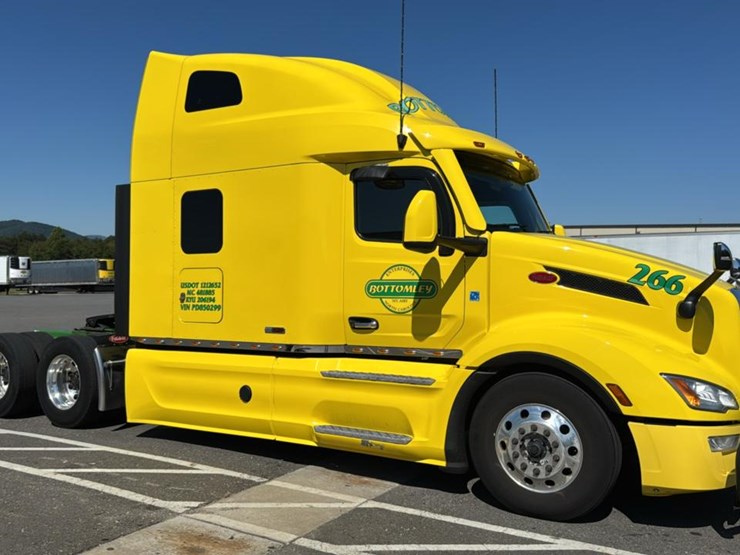 2023-peterbilt-579-image-7