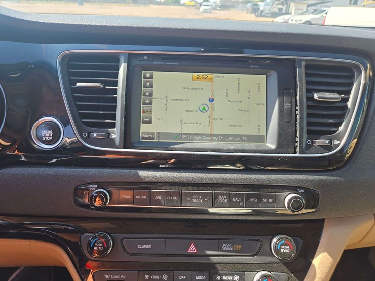 2015-kia-sedona-image-16