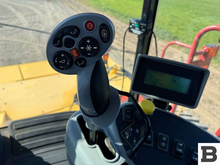 2013-new-holland-h8080-image-62