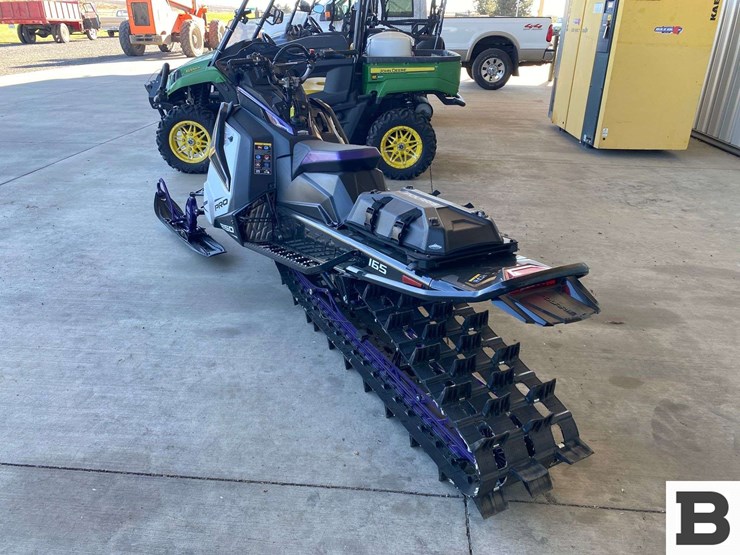 2022-polaris-matrix-pro-rmk-850-165"-snowmobile-image-3