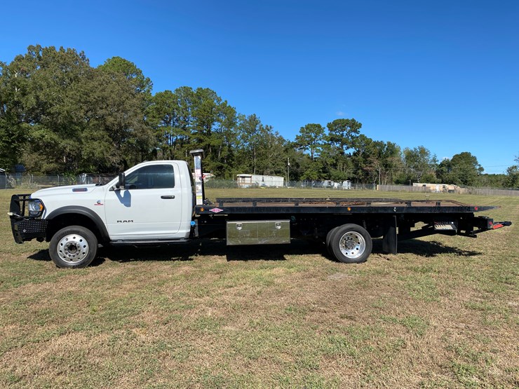 #19-•-#117-•-2020-ram-5500-rolloff-truck-image-2