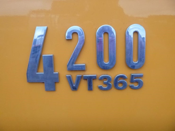 2004-international-durastar-4200-image-21