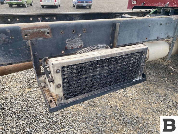 2003-peterbilt-330-image-24