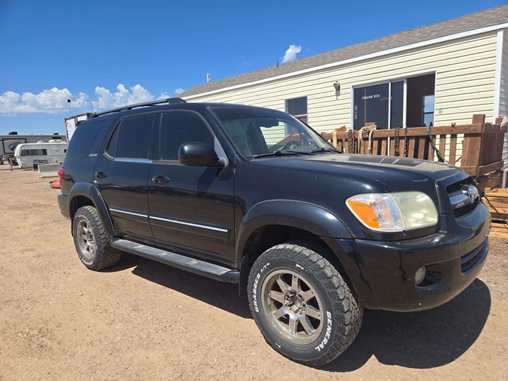 2005-toyota-sequoia-limited-image-2