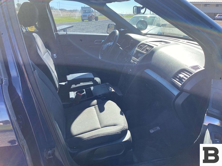 2018-ford-explorer-image-19