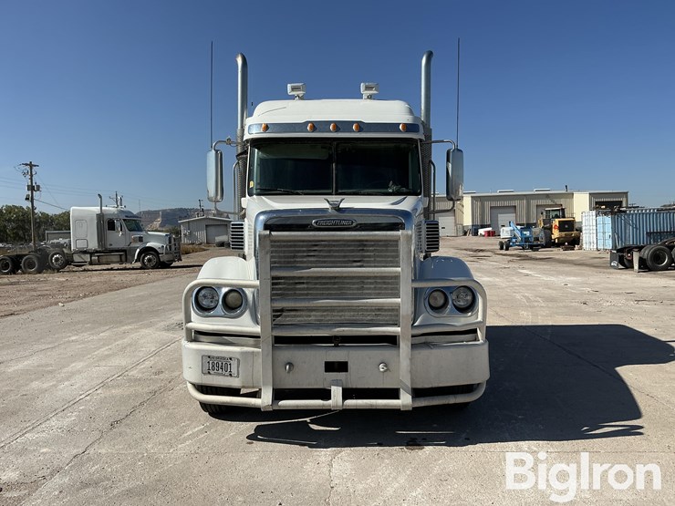 2016-freightliner-coronado-132-image-2