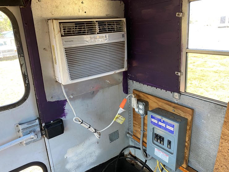 #20-•-#118-•-thomas-school-bus---rv-conversion-image-21