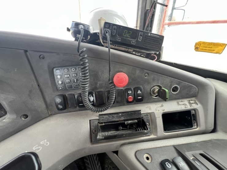 2021-volvo-a60h-image-36